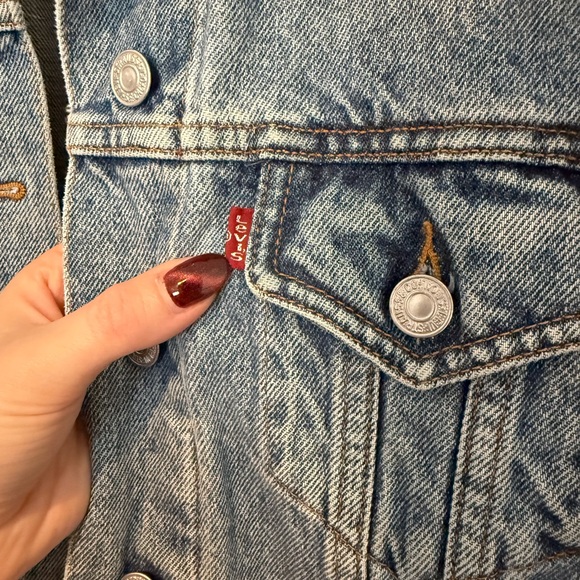Vintage Levi’s Relaxed Denim Trucker Jacket - Picture 2 of 6